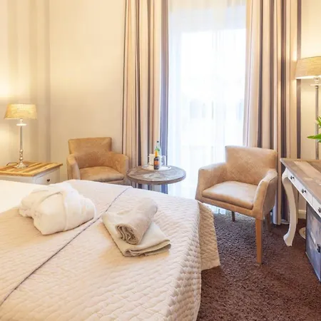 Vier Jahreszeiten (adults Only)