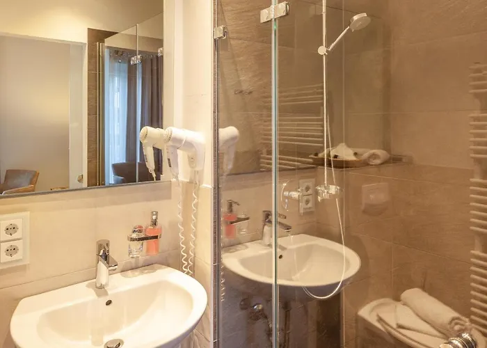 Vier Jahreszeiten (adults Only) בינץ